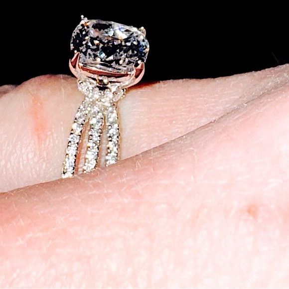 Simply Silver 8mm hidden halo Brilliant Cubic Zirconia Solitaire Ring Size 9 - Picture 9 of 12